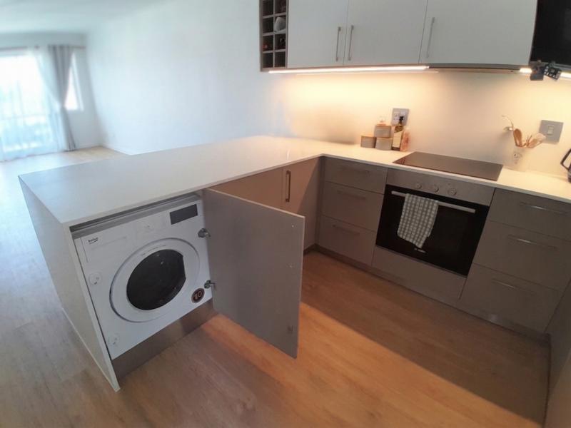 To Let 2 Bedroom Property for Rent in Vredehoek Western Cape